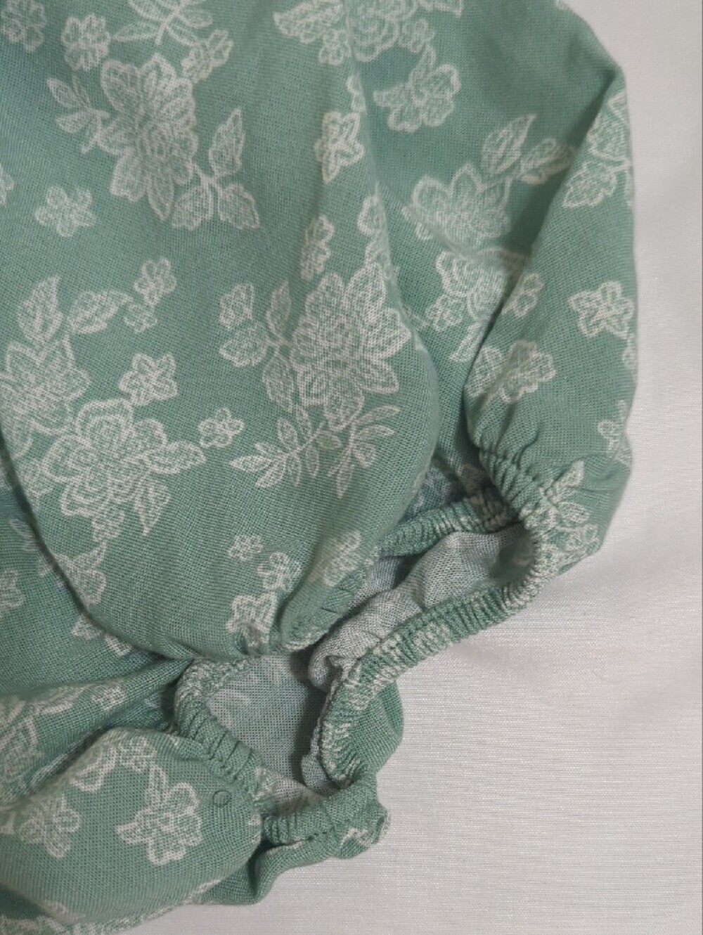 Torrid Hi-Lo Tie-Front Top, Color Lacey floral granite green sm Size 1X - Picture 10 of 15